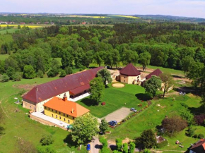 Zámecký Dvůr Černousy, Svetlá Nad Sázavou